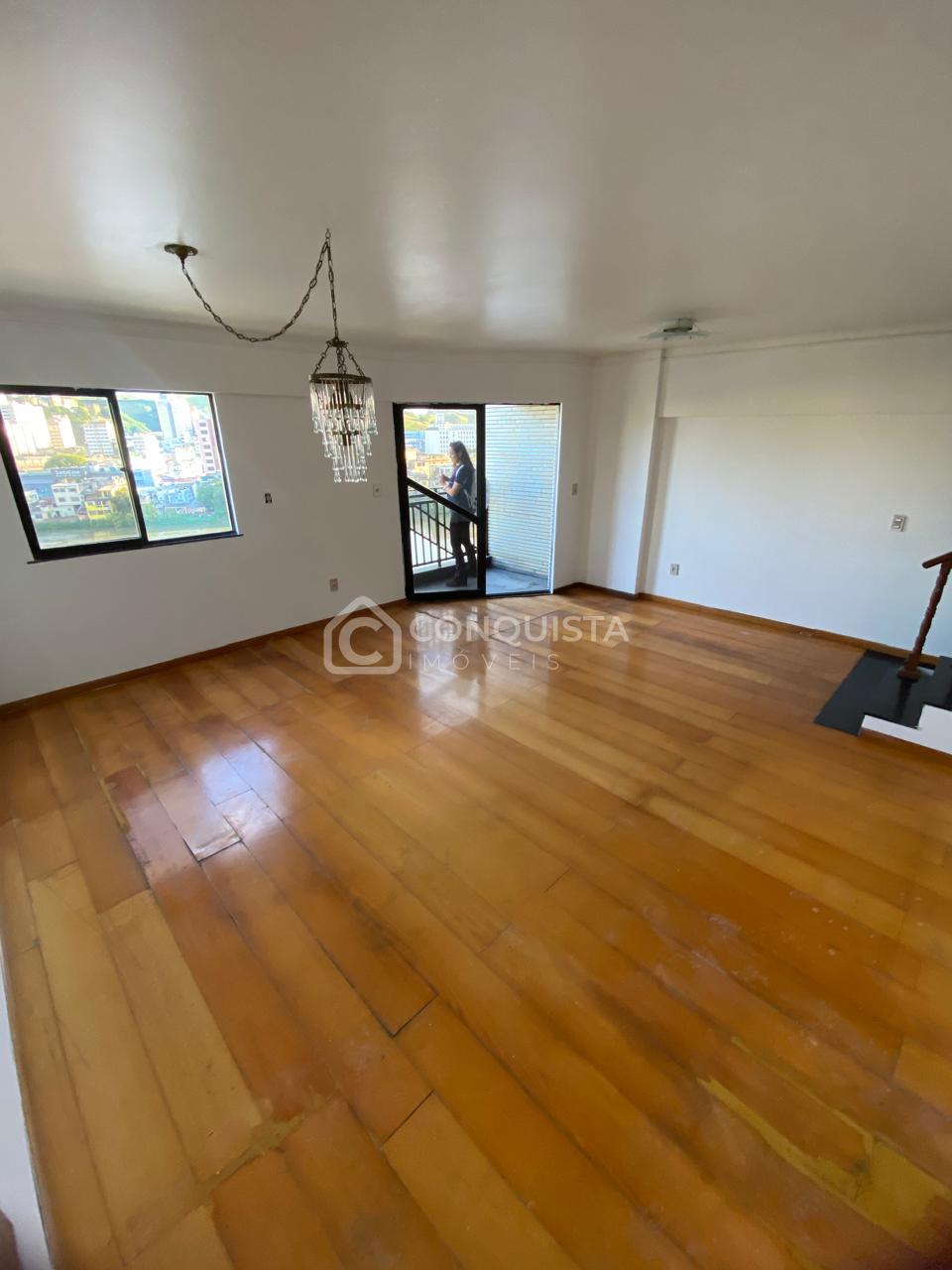 Apartamento Triplex no Ano Bom